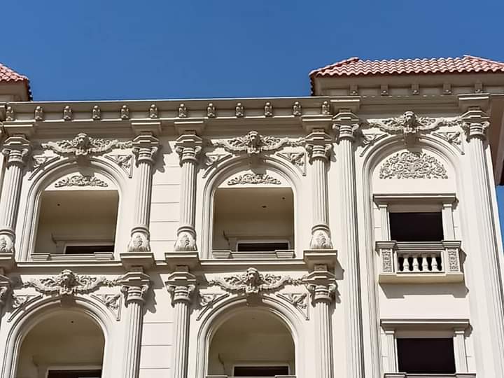 مبنى — واجهة كلاسيكية كاملة