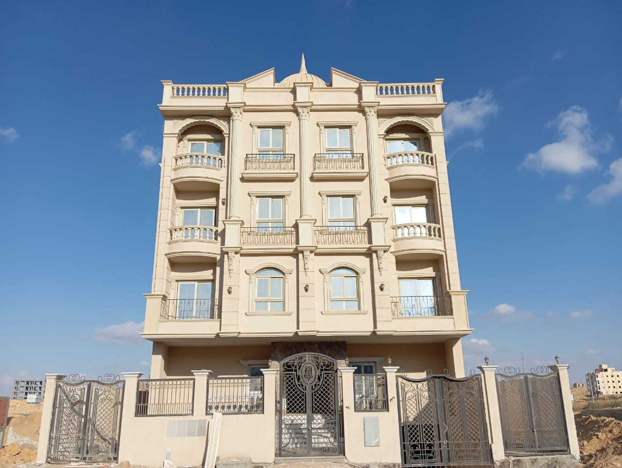 تصميم معاصر — مواد مختلطة