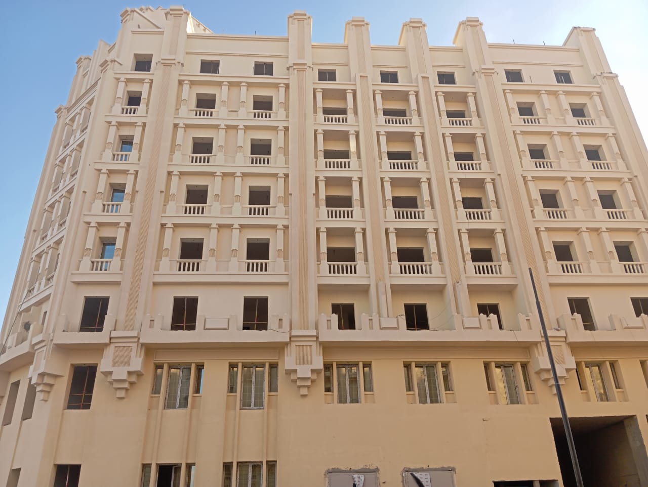 عمارة سكنية — واجهة كلاسيكية