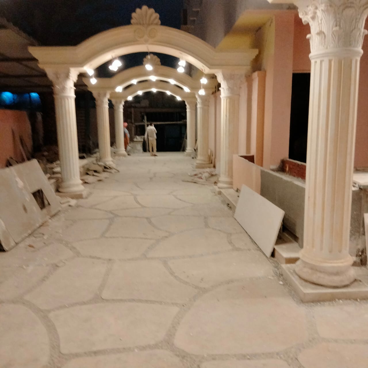 ممر قصر — أقواس وأعمدة